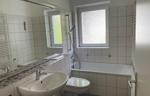 Naabstr. 21, 1 R - Gut geschnittene 3-Zimmer-Wohnung mit Loggia und viel Stauraum - WBS notwendig! - Foto 2