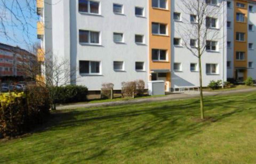 Köslinstr. 8, E M - Gemütliche 1-Zimmer-Wohnung mit Loggia im Erdgeschoss! - Foto 2