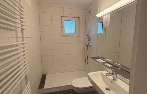 Bei dem Gerichte 12, 2 L - Erstbezug nach Modernisierung - Familienwohnung in zentraler Lage - Photo 2