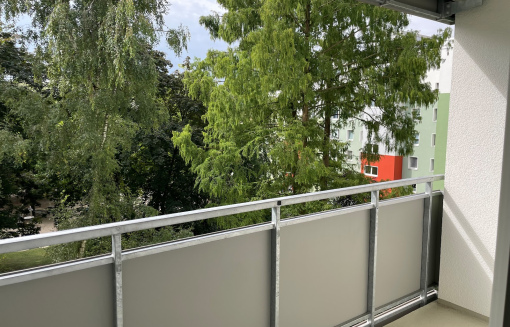 Saalestr. 4, 4 L - Erstbezug nach Modernisierung! 3-Zimmer-Wohnung mit Loggia! WBS notwendig!! - Photo 3