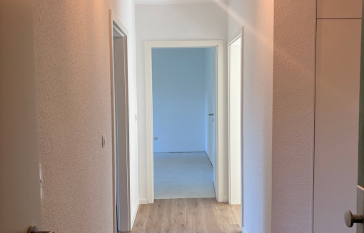 Bei dem Gerichte 12, 2 L - Erstbezug nach Modernisierung - Familienwohnung in zentraler Lage - Photo 4