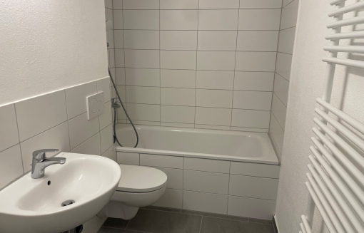 Niddastr. 5, 3 3 - Modernisierte 2-Zimmer-Wohnung mit Loggia! WBS notwendig! - Photo 2