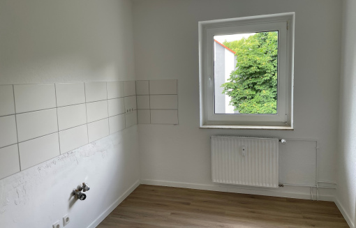 Donaustr. 4, 2 L - Frisch sanierte 3-Zimmer-Wohnung mit Loggia und praktischem Stauraum! - Foto 1