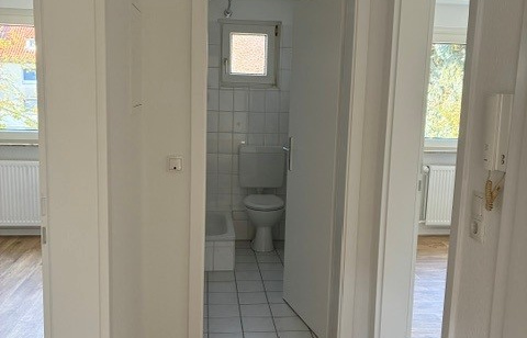 Rüdigerstr. 7, 1 L - Frisch renovierte, praktische 2 Zimmer Wohnung mit Tageslichtbad - Foto 2