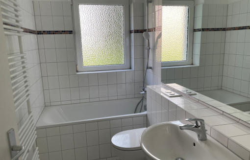 Naabstr. 20, E L - Frisch sanierte 3-Zimmer-Wohnung mit Loggia - WBS erforderlich! - Foto 2