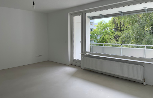 Saalestr. 4, 4 L - Erstbezug nach Modernisierung! 3-Zimmer-Wohnung mit Loggia! WBS notwendig!! - Photo 1