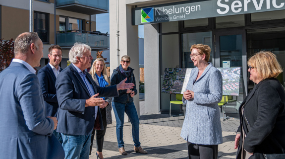 Bundesbauministerin Klara Geywitz besucht Alsterplatz