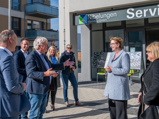 Bundesbauministerin Klara Geywitz besucht Alsterplatz